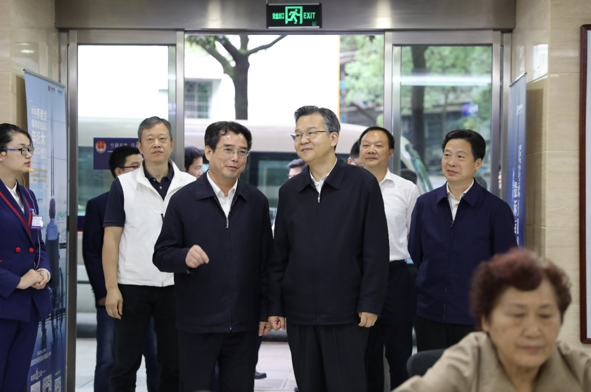 李殿勋在省直政法单位调研时指出：营造...