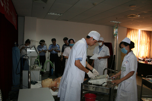 长康监狱开展医疗急救技术大比武活动